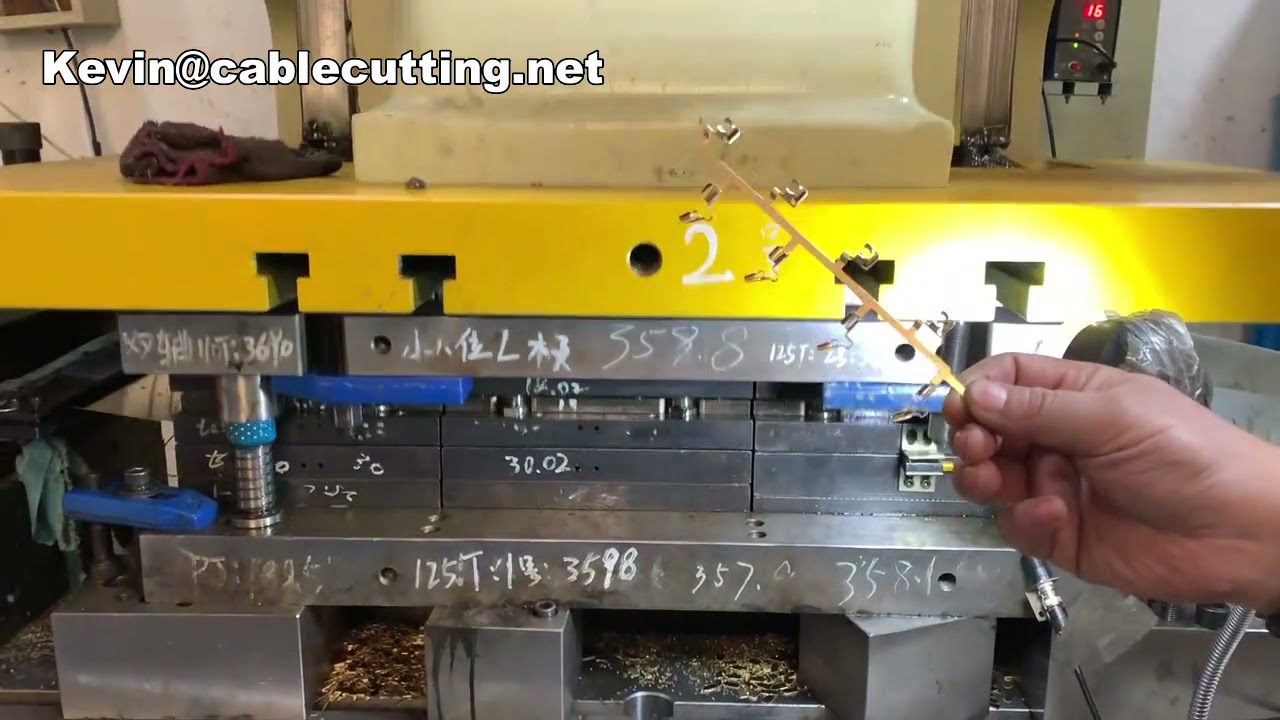 16A Europluggs krympmaskin - Solid & hål plugg införing | Komplett produktionslinje