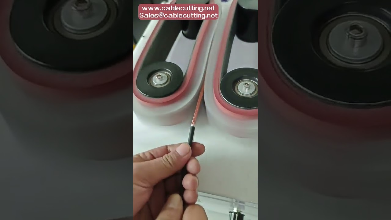 Automatisk avskalnings- och borstmaskin för skärmade kablar