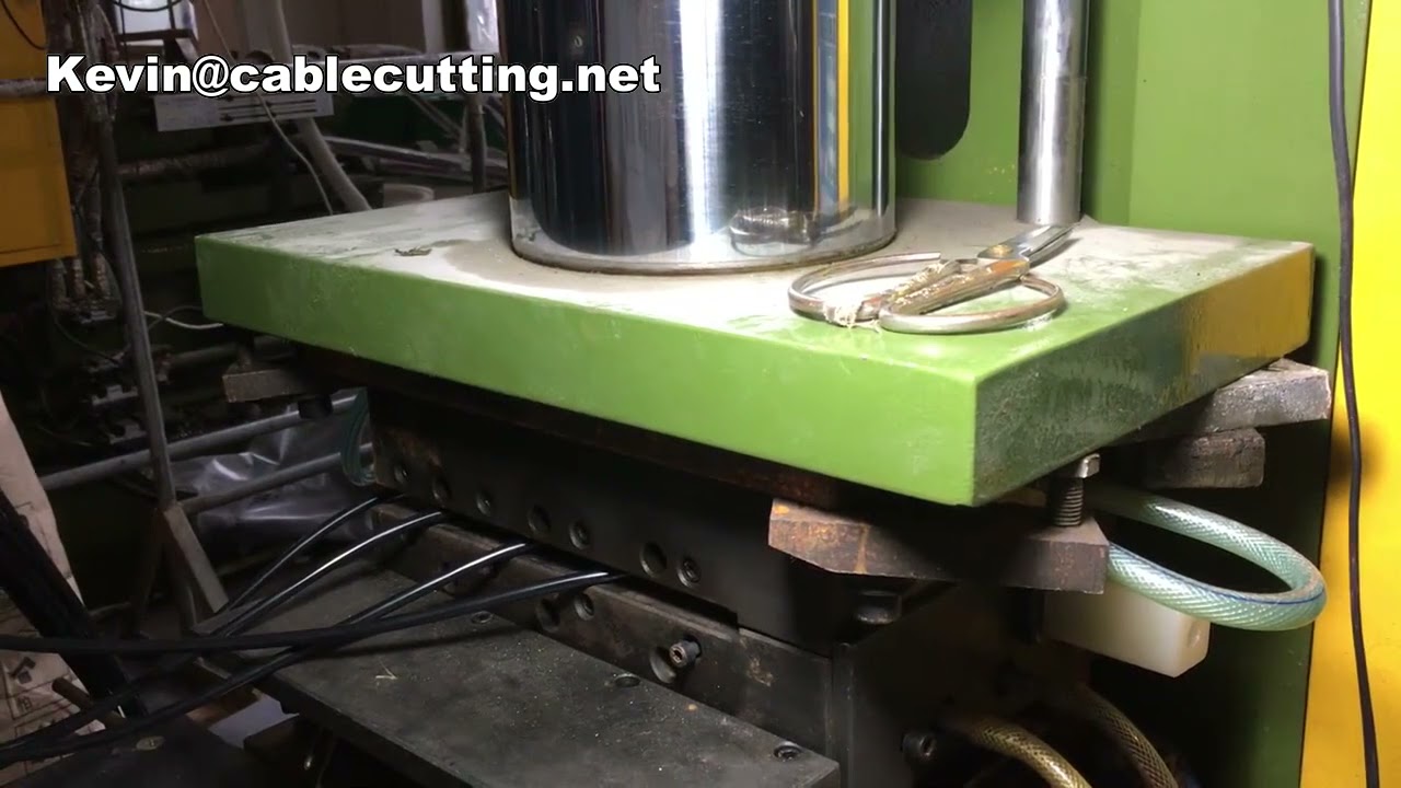 Formsprutningsmaskin för kontaktdon – Plastinjektionsmaskin Machine4