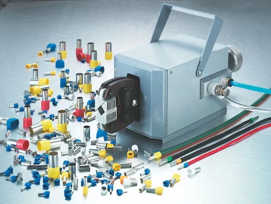 Pneumatisk Terminalpressning Maskin 6-4 - Halvautomatisk pressmaskin